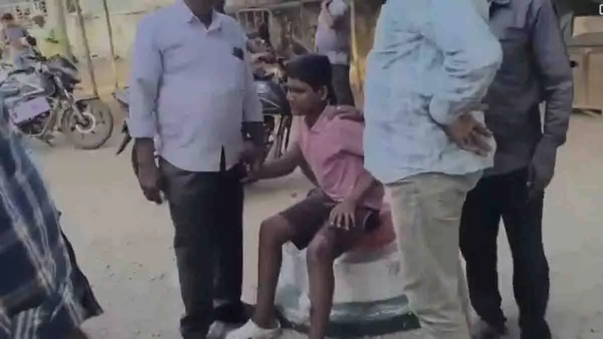 Hyderabad में कुत्तों ने काटा, 36 लोग घायल Hyderabad में कुत्तों ने काटा, 36 लोग घायल