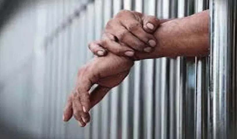 Singareni में नौकरी के नाम पर धोखाधड़ी करने के आरोप में दो लोगों को जेल हुई। Singareni में नौकरी के नाम पर धोखाधड़ी करने के आरोप में दो लोगों को जेल हुई।