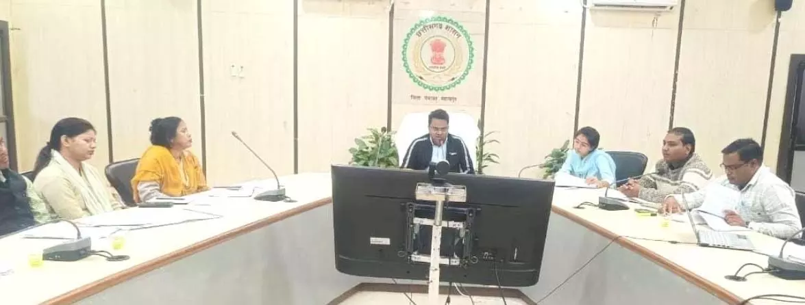 जिला पंचायत सीईओ ने वीसी के माध्यम से योजनाओं की समीक्षा जिला पंचायत सीईओ ने वीसी के माध्यम से योजनाओं की समीक्षा