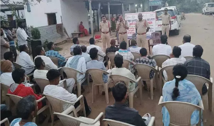 हमें शांतिपूर्ण चुनावों के लिए सहयोग करना चाहिए: इलेंदु DSP चंद्रभानु हमें शांतिपूर्ण चुनावों के लिए सहयोग करना चाहिए: इलेंदु DSP चंद्रभानु