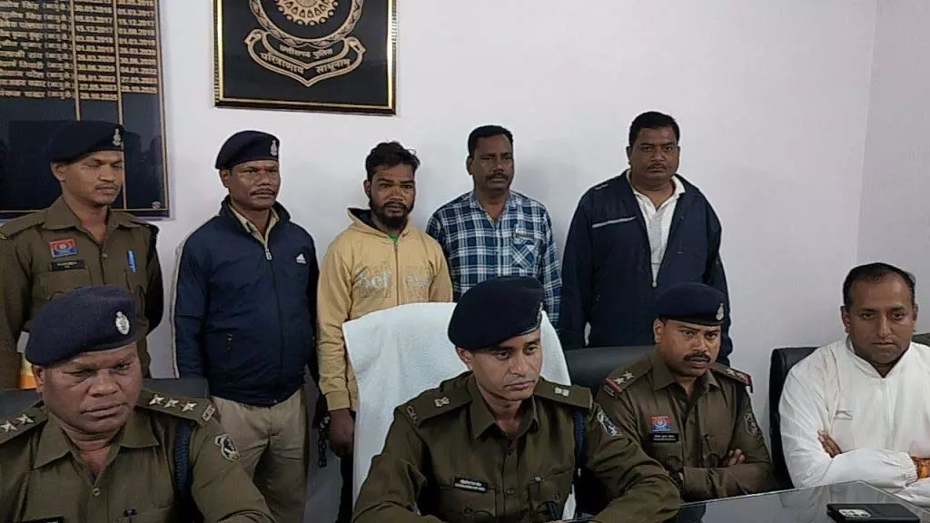 चनाभर्री जंगल में मिली सिरकटी लाश, हत्यारा श्यामलाल नेताम गिरफ्तार चनाभर्री जंगल में मिली सिरकटी लाश, हत्यारा श्यामलाल नेताम गिरफ्तार