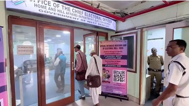 राज्य के CEO ने DEO को वृद्धाश्रमों और वेश्यालयों में जनगणना फॉर्म भेजने का आदेश दिया। राज्य के CEO ने DEO को वृद्धाश्रमों और वेश्यालयों में जनगणना फॉर्म भेजने का आदेश दिया।