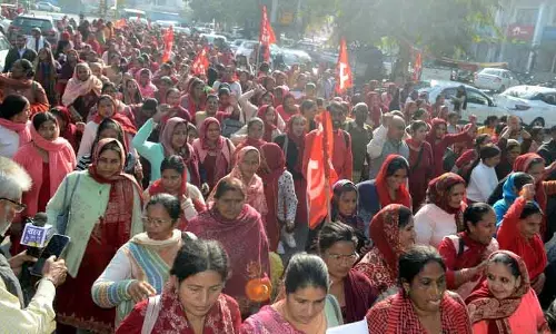 Karnal में आशा कार्यकर्ताओं का विरोध प्रदर्शन Karnal में आशा कार्यकर्ताओं का विरोध प्रदर्शन