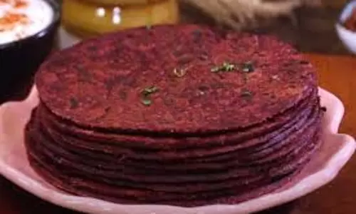 Beetroot Roti Recipe: रोज के नाश्ते को बनाएं खास, तैयार करें हेल्दी बीटरूट रोटी