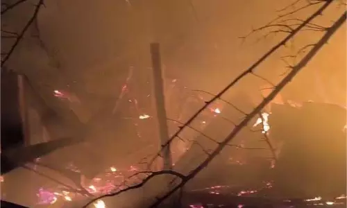 Srinagar: रहस्यमयी तरीके से दुकानों में लगी भीषण आग,भारी तबाही