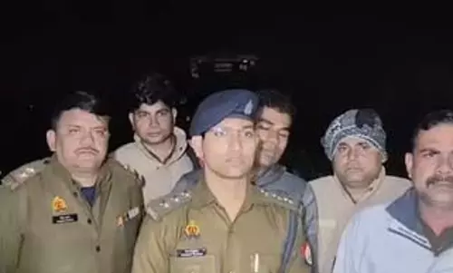 पुलिस से मुठभेड़ के बाद दो बदमाश गिरफ्तार, गोली लगने से घायल पुलिस से मुठभेड़ के बाद दो बदमाश गिरफ्तार, गोली लगने से घायल