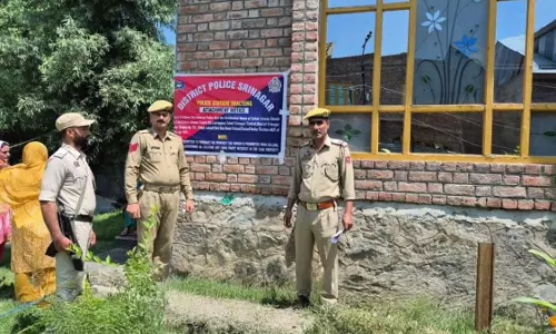Srinagar: श्रीनगर में एनडीपीएस एक्ट के तहत चल रही सख्त कार्रवाई Srinagar: श्रीनगर में एनडीपीएस एक्ट के तहत चल रही सख्त कार्रवाई