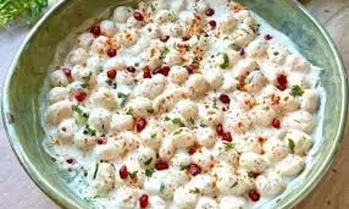 Makhana Raita Recipe: दही और मखाने से बनाएं क्रीमी और क्रंची रायता Makhana Raita Recipe: दही और मखाने से बनाएं क्रीमी और क्रंची रायता
