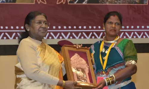छत्तीसगढ़ की शिल्पकार हीराबाई झरेका बघेल राष्ट्रीय हस्तशिल्प पुरस्कार से सम्मानित छत्तीसगढ़ की शिल्पकार हीराबाई झरेका बघेल राष्ट्रीय हस्तशिल्प पुरस्कार से सम्मानित