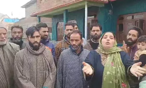 Anantnag: बच्चे को जन्म देने के बाद महिला की मौत, लापरवाही का आरोप