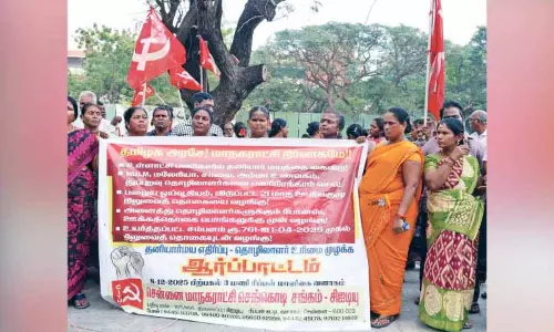Tamil Nadu: ग्रामीण विकास कर्मचारियों ने कहा, सामाजिक सुरक्षा लाभ दिए जाएं