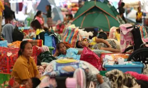 Thailand-Cambodia बॉर्डर पर झड़पें जारी, और मौतें हुईं Thailand-Cambodia बॉर्डर पर झड़पें जारी, और मौतें हुईं