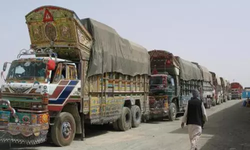 Pakistan में ट्रांसपोर्टरों का विरोध तेज, पंजाब में हड़ताल और चक्का जाम Pakistan में ट्रांसपोर्टरों का विरोध तेज, पंजाब में हड़ताल और चक्का जाम