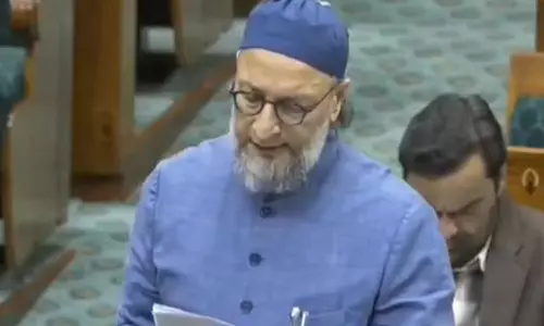 Owaisi ने कहा- किसी को पूजा के लिए मजबूर नहीं किया जा सकता Owaisi ने कहा- किसी को पूजा के लिए मजबूर नहीं किया जा सकता