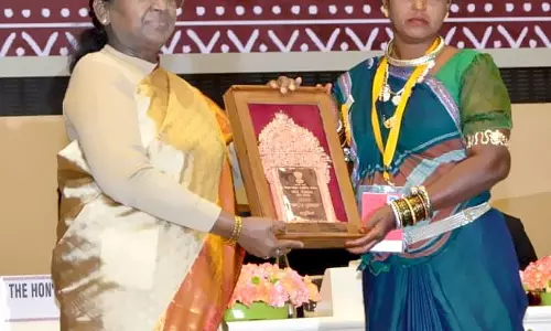 CM साय ने राष्ट्रीय हस्तशिल्प पुरस्कार से सम्मानित हीराबाई झरेका बघेल को दी बधाई