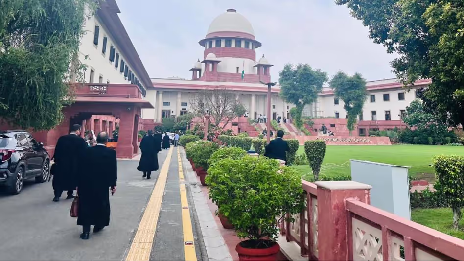 SC ने भारत विरोधी पोस्ट के आरोप में गिरफ्तार Assam के पूर्व प्रोफेसर को ज़मानत दी