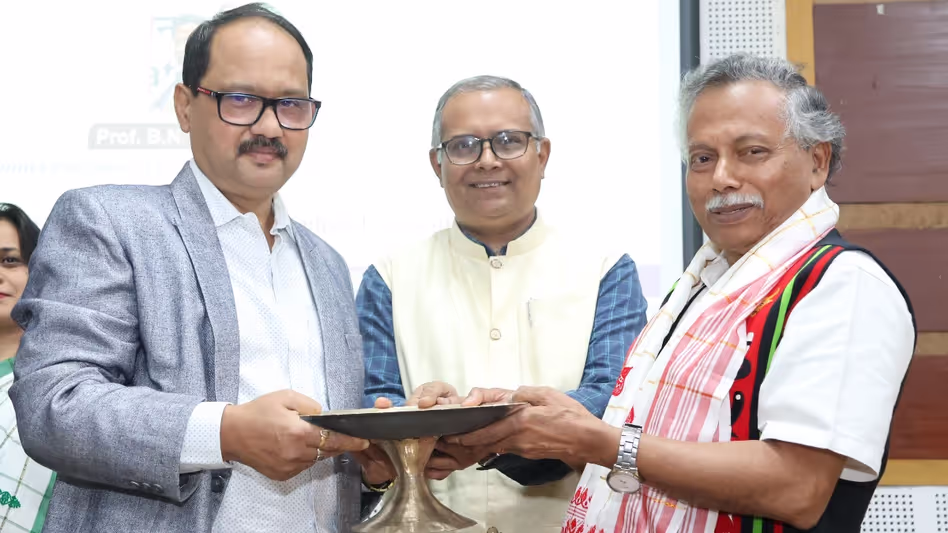 गुवाहाटी यूनिवर्सिटी ने प्रो. बी एन गोस्वामी को ANRF प्राइम मिनिस्टर प्रोफेसर के तौर पर चुने जाने पर सम्मानित