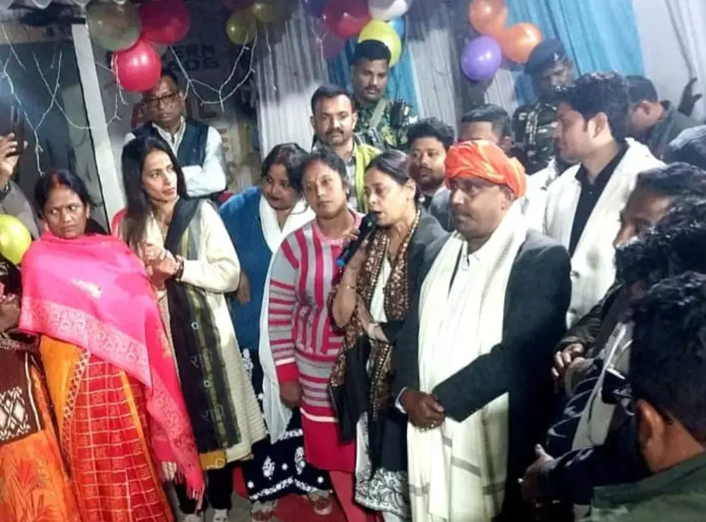 East Singhbhum: बन्ना गुप्ता ने पत्नी को मेयर चुनाव मैदान में उतारा East Singhbhum: बन्ना गुप्ता ने पत्नी को मेयर चुनाव मैदान में उतारा