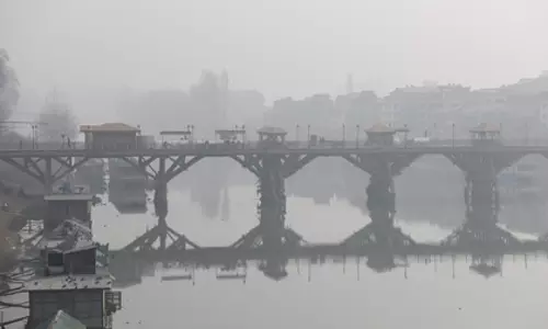 Kashmir में तेज़ ठंड जारी, बर्फबारी का कोई अनुमान नहीं