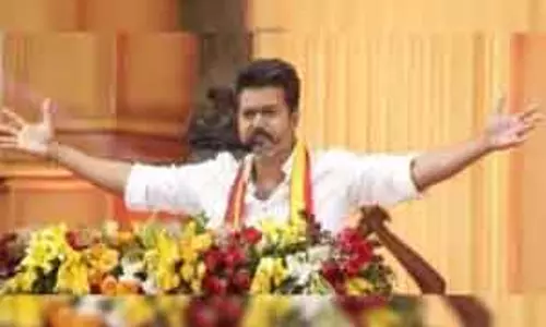 पुडुचेरी रैली में विजय का Tamil Nadu सरकार और केंद्र पर हमला, CM रंगसामी से बहस पुडुचेरी रैली में विजय का Tamil Nadu सरकार और केंद्र पर हमला, CM रंगसामी से बहस