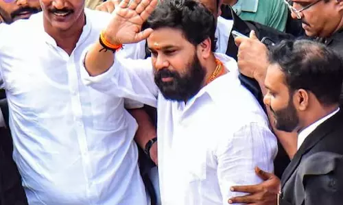 Kerala : दिलीप के खिलाफ कोई साज़िश नहीं पुलिस ने सबूतों के आधार पर कार्रवाई की Kerala : दिलीप के खिलाफ कोई साज़िश नहीं पुलिस ने सबूतों के आधार पर कार्रवाई की