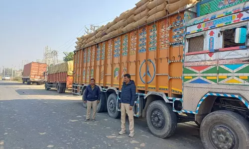 Farrukhabad: बिना जीएसटी प्रपत्र के ट्रक पकड़े गए, एआरटीओ ने किया सीज