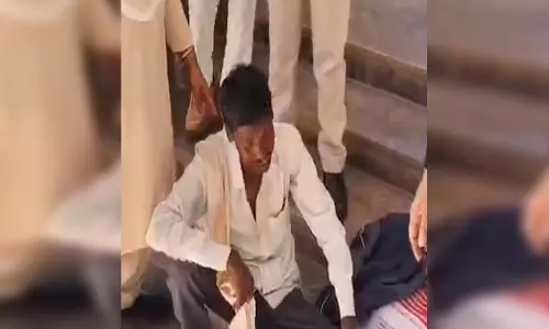 किसान ने कलेक्ट्रेट में जनसुनवाई के दौरान खाया जहर, इलाज जारी किसान ने कलेक्ट्रेट में जनसुनवाई के दौरान खाया जहर, इलाज जारी