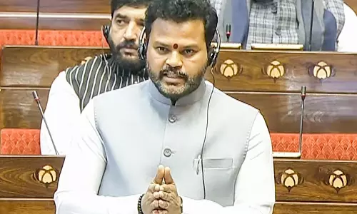 Naidu: इंडिगो का ऑपरेशन स्थिर हो रहा है, एयरलाइन को जवाबदेह ठहराया जा रहा Naidu: इंडिगो का ऑपरेशन स्थिर हो रहा है, एयरलाइन को जवाबदेह ठहराया जा रहा