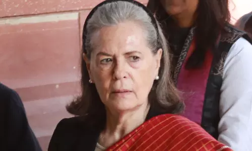 Delhi कोर्ट ने सोनिया गांधी के खिलाफ FIR याचिका पर नोटिस जारी किया