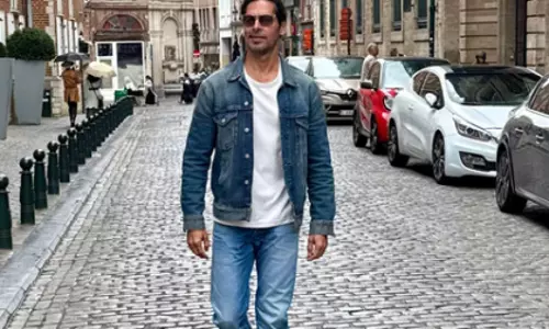 जन्मदिन पर काम करते दिखे Dino Morea, साझा की अपनी खुशी