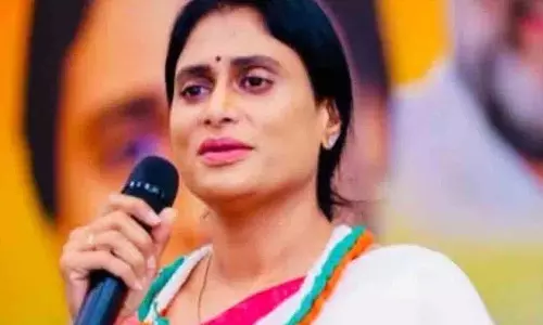 वंदे मातरम विवाद के बीच YS Sharmila ने पीएम मोदी पर निशाना साधा वंदे मातरम विवाद के बीच YS Sharmila ने पीएम मोदी पर निशाना साधा