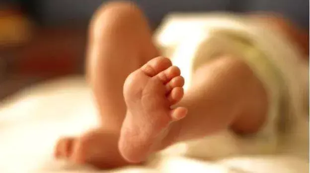 kerala: मां ने नवजात बेटी को पड़ोसी की छत से फेंककर मार डाला