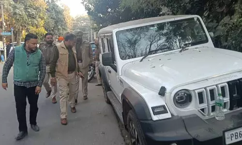 मोहाली में गोलीबारी हुई, SUV में तोड़फोड़ की गई मोहाली में गोलीबारी हुई, SUV में तोड़फोड़ की गई
