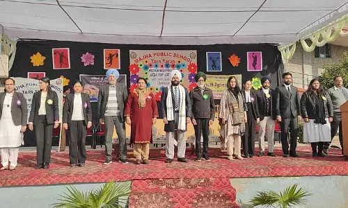 Amritsar: सेशन जज ने स्कूलों से नशीली दवाओं के दुरुपयोग के खिलाफ अभियान चलाने का आग्रह किया Amritsar: सेशन जज ने स्कूलों से नशीली दवाओं के दुरुपयोग के खिलाफ अभियान चलाने का आग्रह किया