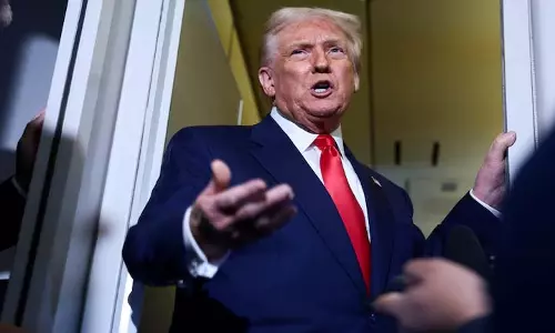 Trump ने पांच दिन पहले कैमरे पर दिए गए अपने बयान से इनकार किया। Trump ने पांच दिन पहले कैमरे पर दिए गए अपने बयान से इनकार किया।