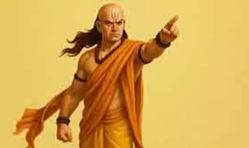 Chanakya के अनुसार किनके साथ रहना मृत्यु के समान Chanakya के अनुसार किनके साथ रहना मृत्यु के समान