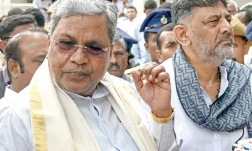 कर्नाटक HC ने पीरियड्स की छुट्टी पर लगी रोक तुरंत वापस ले ली कर्नाटक HC ने पीरियड्स की छुट्टी पर लगी रोक तुरंत वापस ले ली