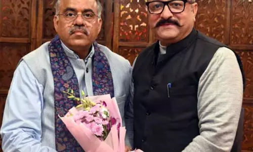 ज़ोरावर ने चुघ से मुलाकात की, J&K में बीजेपी को मज़बूत करने के उपायों पर चर्चा की ज़ोरावर ने चुघ से मुलाकात की, J&K में बीजेपी को मज़बूत करने के उपायों पर चर्चा की