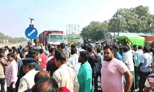 बरगढ़ में धान मंडियों को लेकर किसान-पुलिस संघर्ष, NH-53 पर यातायात ठप