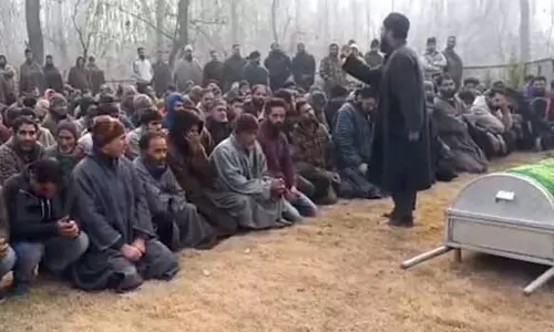 MCCH अनंतनाग में कथित लापरवाही के कारण महिला की मौत MCCH अनंतनाग में कथित लापरवाही के कारण महिला की मौत