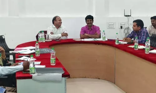 वारंगल RTC रीजनल MD ने कहा, मेदाराम जतारा जाने के लिए सिर्फ़ RTC बसों का इस्तेमाल करें वारंगल RTC रीजनल MD ने कहा, मेदाराम जतारा जाने के लिए सिर्फ़ RTC बसों का इस्तेमाल करें