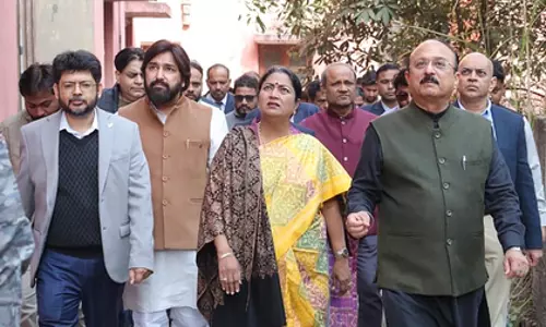 दिल्ली की CM रेखा गुप्ता ने भलस्वा फ्लैट्स का इंस्पेक्शन किया