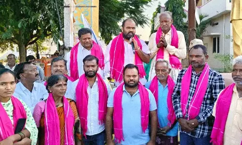 पूर्व विधायक कंचरला Bhupal Reddy ने अधूरे वादों के लिए कांग्रेस की आलोचना की। पूर्व विधायक कंचरला Bhupal Reddy ने अधूरे वादों के लिए कांग्रेस की आलोचना की।