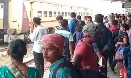 अचानक train रद्द होने से यात्रियों को काफी परेशानी होती