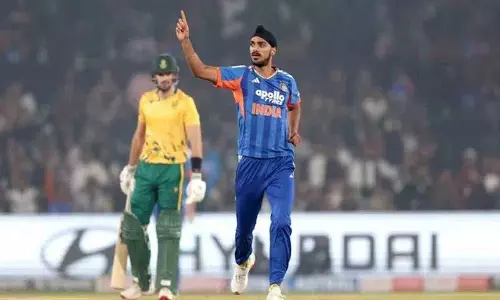 Arshdeep और अक्षर ने किया कमाल, साउथ अफ्रीका ने गंवाए 3 विकेट Arshdeep और अक्षर ने किया कमाल, साउथ अफ्रीका ने गंवाए 3 विकेट