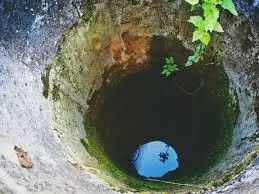 Science: पुराने कुओं का पानी क्यों होता था मीठा, जानिए इसके पीछे छिपा देसी विज्ञान Science: पुराने कुओं का पानी क्यों होता था मीठा, जानिए इसके पीछे छिपा देसी विज्ञान