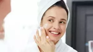 Winter Skin Care: सर्दियों में ड्राई स्किन से बचने के लिए इन चीजों का करें इस्तेमाल Winter Skin Care: सर्दियों में ड्राई स्किन से बचने के लिए इन चीजों का करें इस्तेमाल