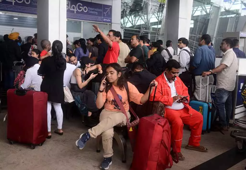 Chennai एयरपोर्ट पर लगातार सातवें दिन 71 फ्लाइटें कैंसिल हुई Chennai एयरपोर्ट पर लगातार सातवें दिन 71 फ्लाइटें कैंसिल हुई