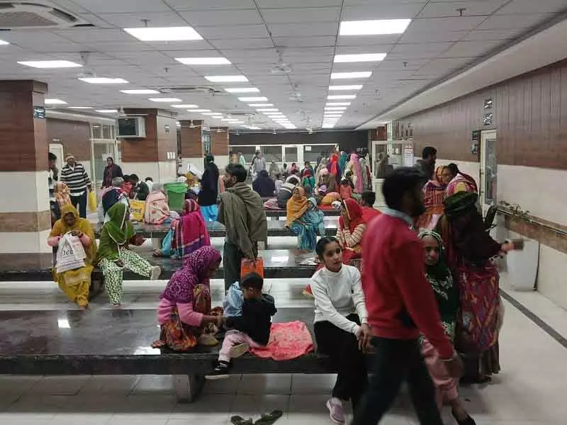 Sirsa में डॉक्टरों की हड़ताल, सेवाओं पर कम असर Sirsa में डॉक्टरों की हड़ताल, सेवाओं पर कम असर
