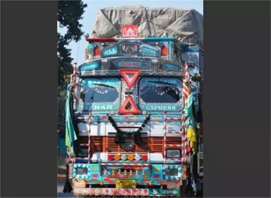 Punjab:पकड़े गए ट्रक, लगा भारी जुर्माना Punjab:पकड़े गए ट्रक, लगा भारी जुर्माना